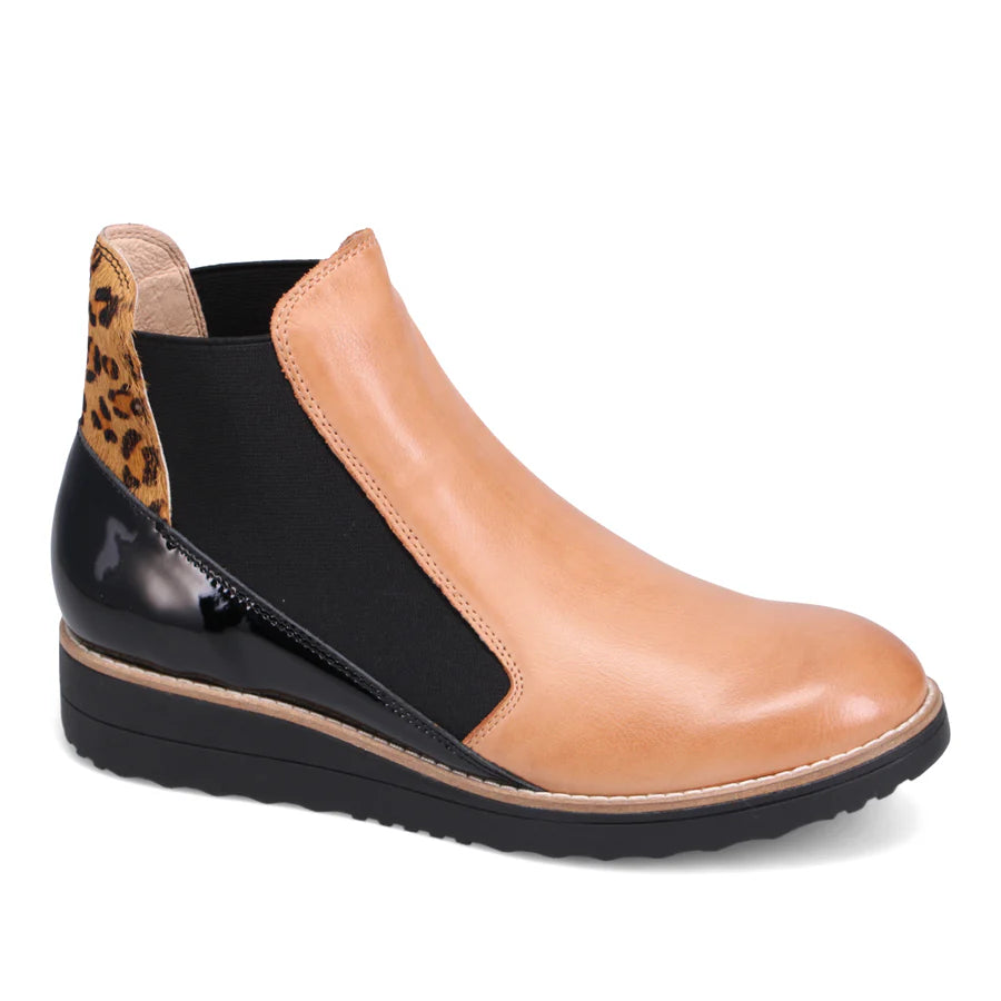 Django & Juliette OSIEL Ankle Boot in Dark Tan/Black