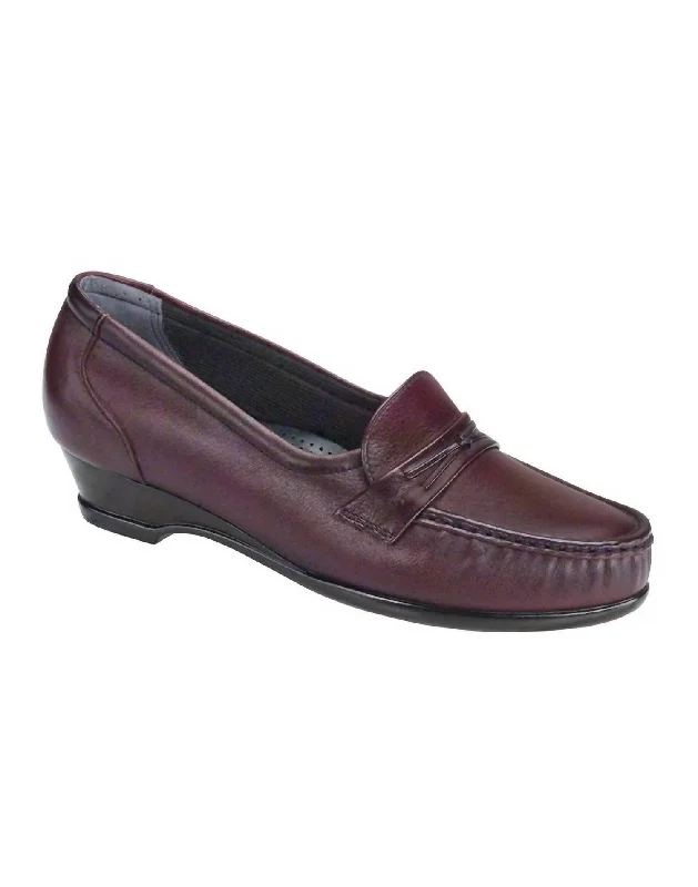 Women's Easier Slip On Loafer - Medium In Antique Wine